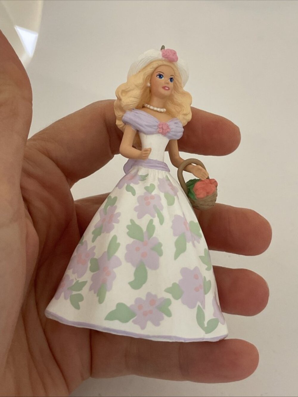 1995 Collectors Hallmark Keepsake Christmas Ornament Springtime Barbie - Picture 4 of 7